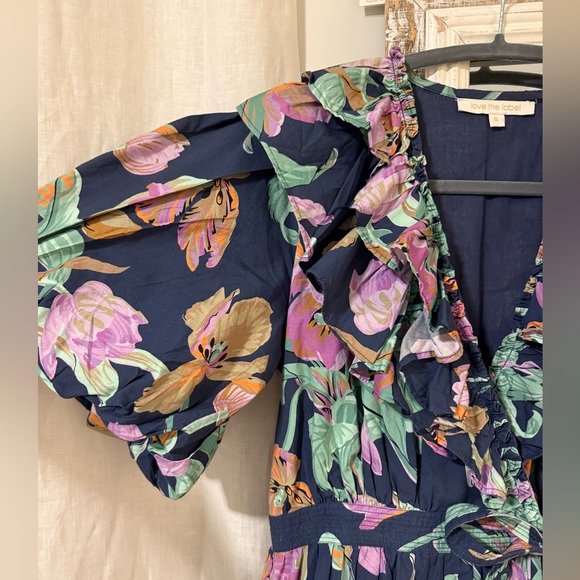 Love the Label Remy Navy Floral Puff Sleeves Dress in size Medium - Picture 4 of 6